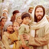 Crowd surrounding Jesus